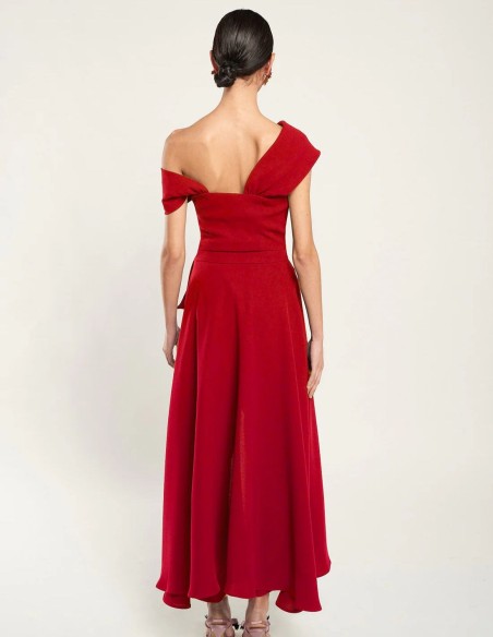 Conjunto de invitada en color rojo formado por top y pantalón falda