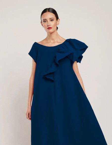 Robe midi en crêpe bleu marine avec volant sur la manche