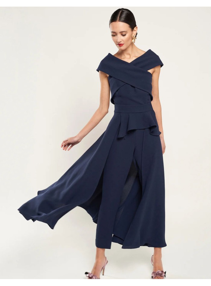 Conjunto de top con tirantes multiposición y pitillos con sobrefalda