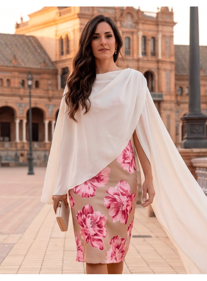 Cape croisée en mousseline de soie beige pour les invités