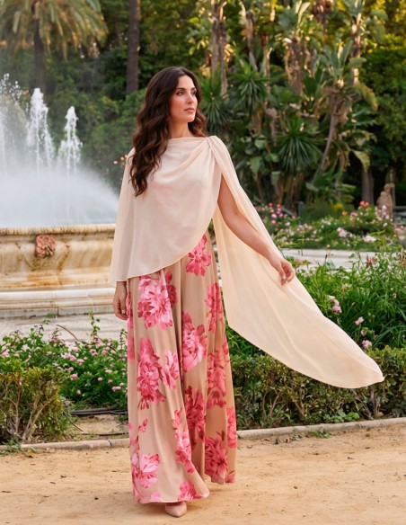 this cape A closet essential that transforms any style with simplicity and sophistication.