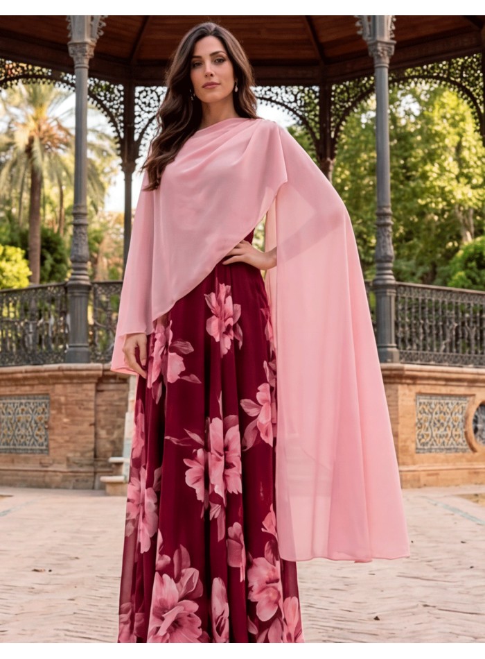 Cape rose Un accessoire indispensable pour les invités qui recherchent un style féminin plein de charme et de soin.