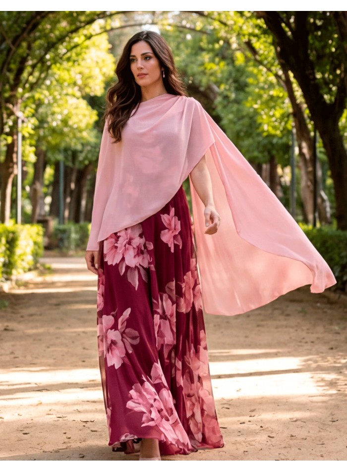 Capa rosa pastel de gasa: el complemento romántico perfecto para tu look de invitada