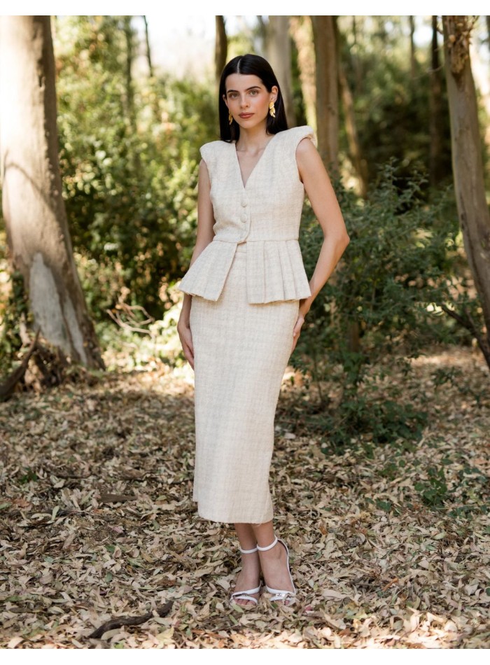 Conjunto de dos piezas en jacquard beige para invitada