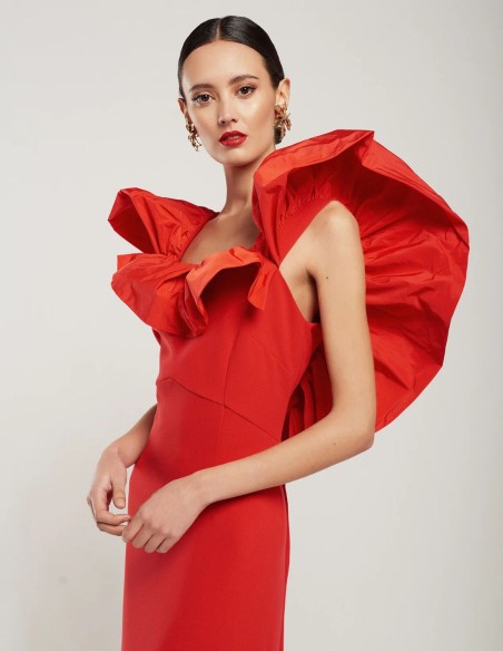 Vestido de fiesta largo con escote de maxivolante elegante