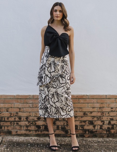 Midi skirt in black and white printed fabric with flounce