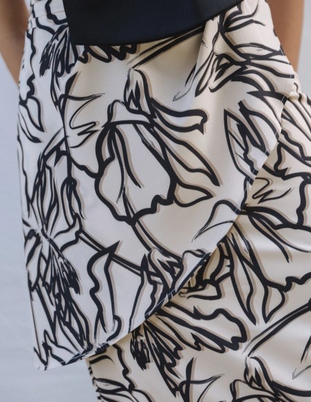 Midi skirt in black and white printed fabric with flounce