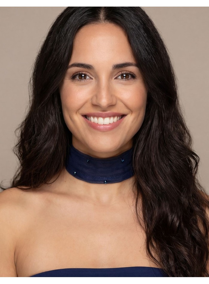 Choker azul marino en raso con detalle de pedrería