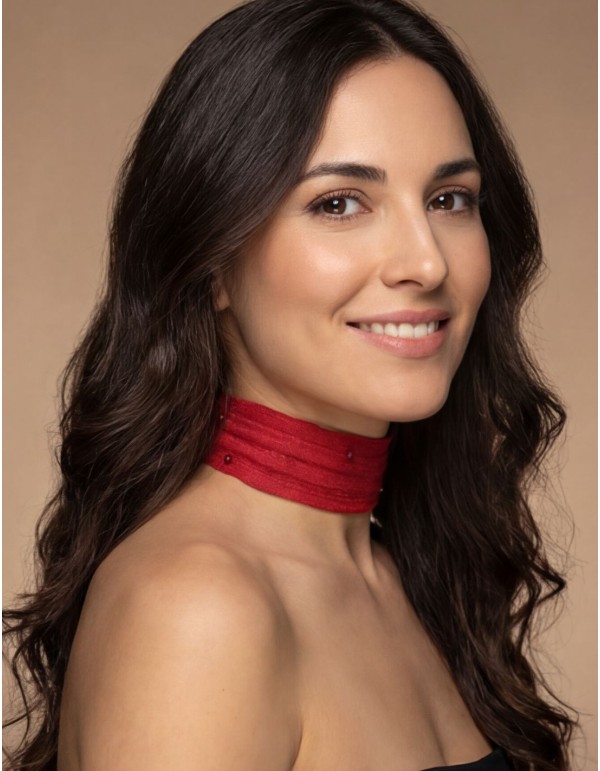 Choker rojo de raso con pedrería cosida a mano