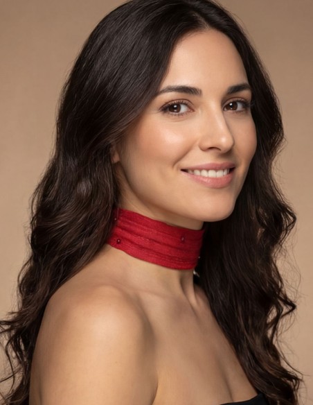 Tour de cou en satin rouge avec strass cousus à la main