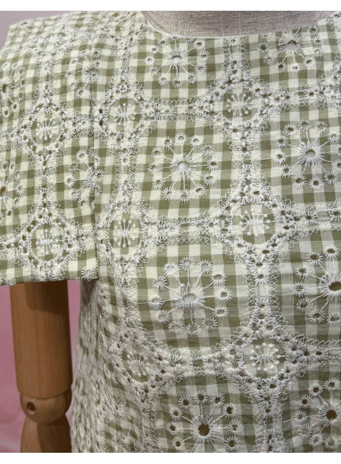 Conjunto de invitada en algodón bordado: elegancia, comodidad y versatilidad en un solo look