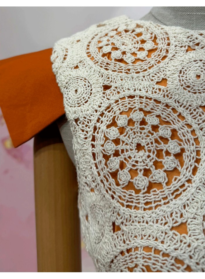 Two-piece set in beige crochet with brown details