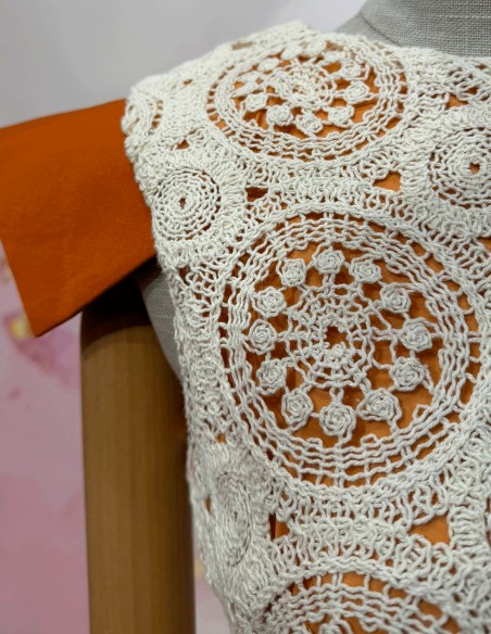 Two-piece set in beige crochet with brown details