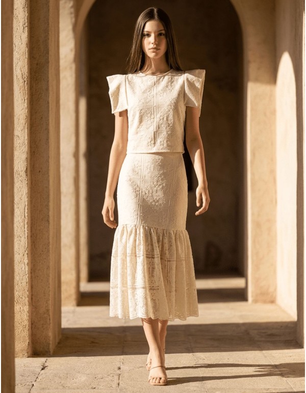 Ecru lace midi skirt with ruffle at bottom hem