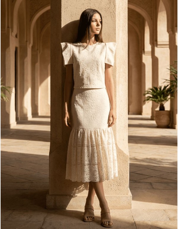 Ecru lace top with side opening sleeve