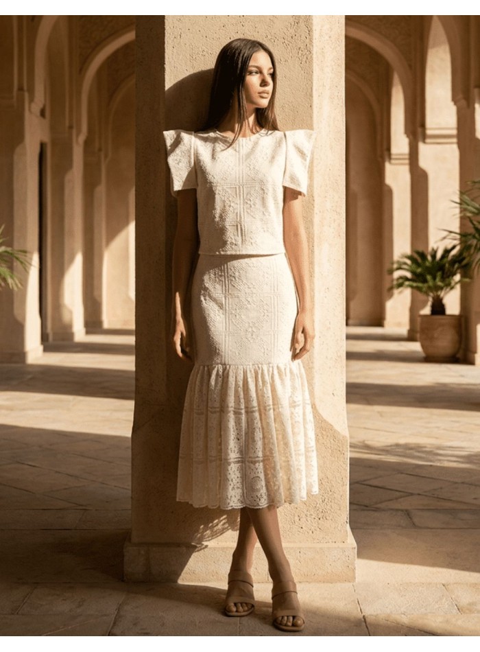 Ecru lace top with side opening sleeve