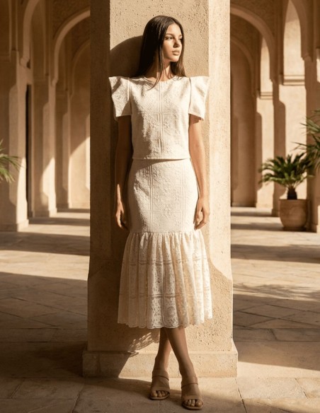 Ecru lace top with side opening sleeve