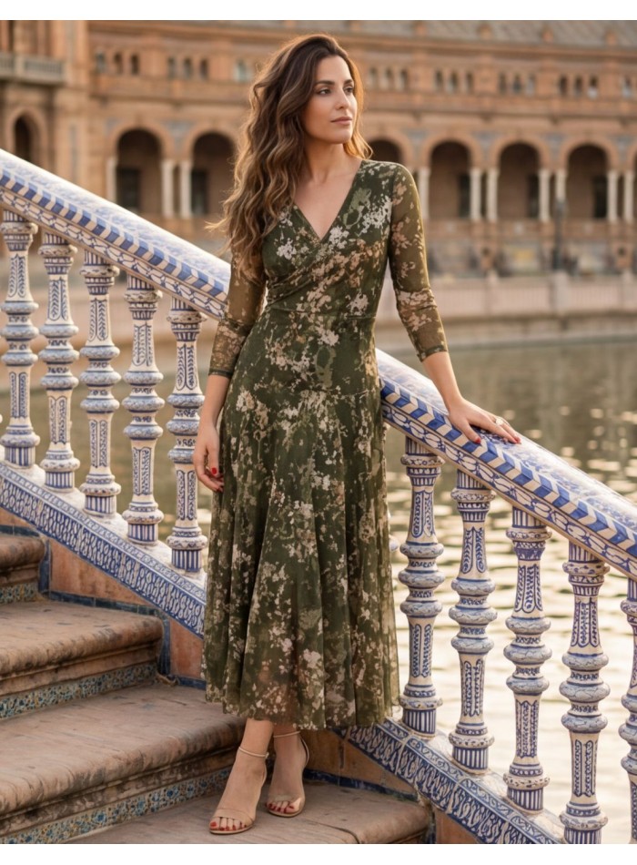 Robe midi imprimée verte avec décolleté en V et...