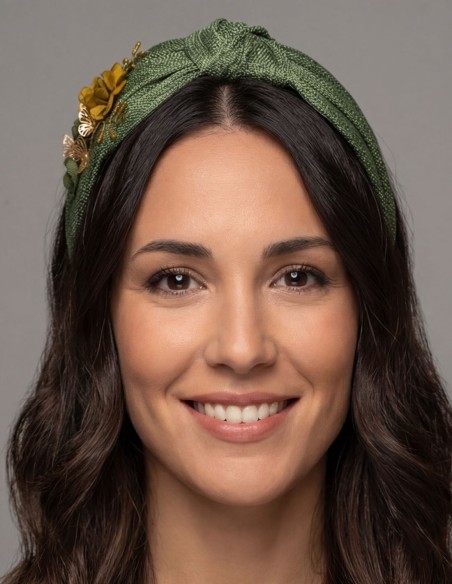 Headband made of green silk sinamay with flower details