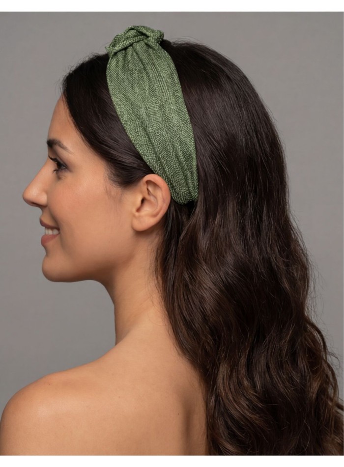 Diadema confeccionada en sinamay de seda verde