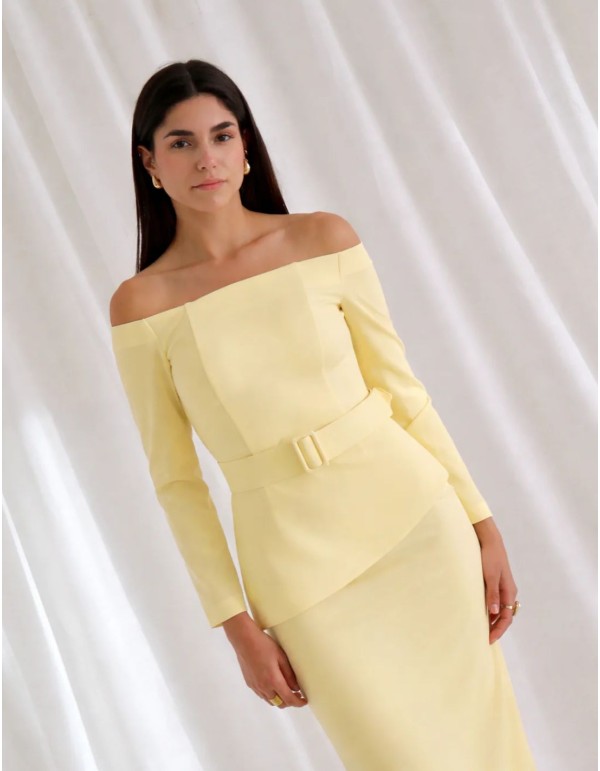 Ensemble jaune beurre et col bardot pour les invités