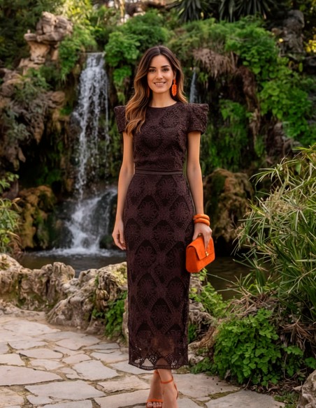 Conjunto de invitada marrón de dos piezas con falda midi