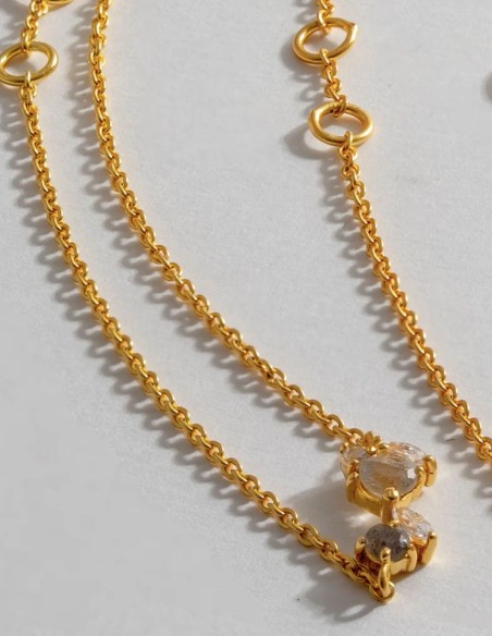Bracelet en chaîne fine dorée avec petites pierres naturelles