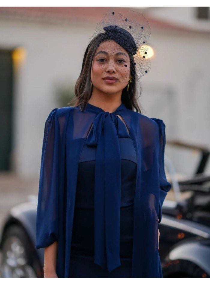 Vestido midi en tafetán con capa de gasa para invitada