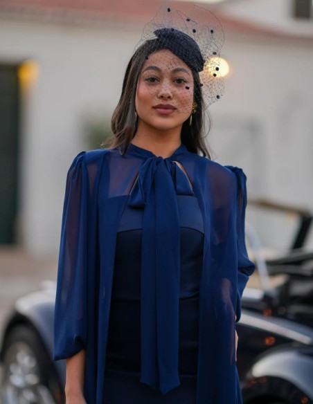 Vestido midi en tafetán con capa de gasa para invitada