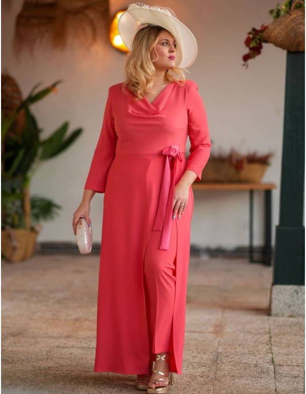 Ensemble deux pièces en corail avec veste et pantalon droit