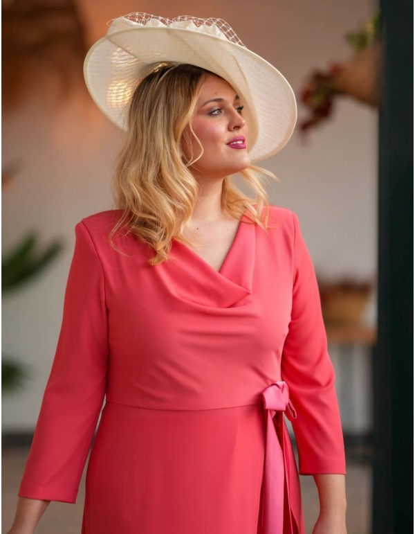 Conjunto de dos piezas con casaca y pantalón recto en coral 2