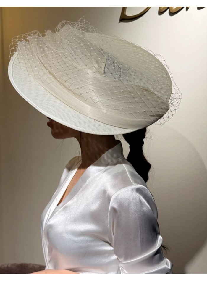 Guest pamela in white color with silk sinamay bow