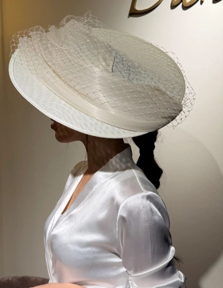 Guest pamela in white color with silk sinamay bow