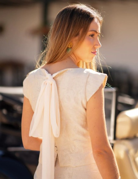 Ensemble en brocart de soie avec manches bouffantes et jupe crayon