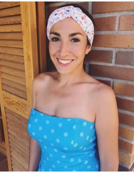 Vestido de fiesta de lunares palabra de honor con falda de vuelo.
 Alma obregón Vestido de fiesta de lunares palabra de honor con falda de vuelo.
 Alma obregón