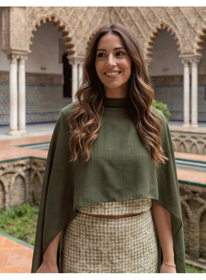 Short chiffon cape with square design in...