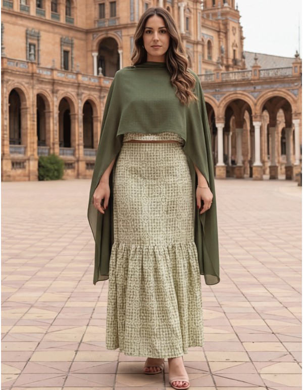 Short chiffon cape with square design in hunter's green