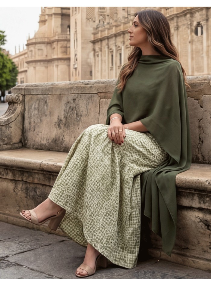 Short chiffon cape with square design in...