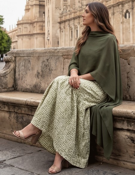 Short chiffon cape with square design in hunter's green