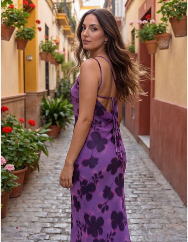 Vestido midi para invitada en color lila con escote asimétrico