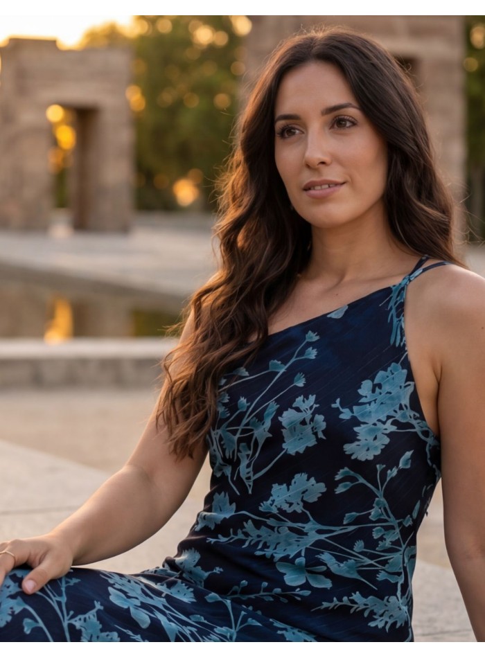 Vestido midi azul marino con estampado azul y detalles en hilo brillante