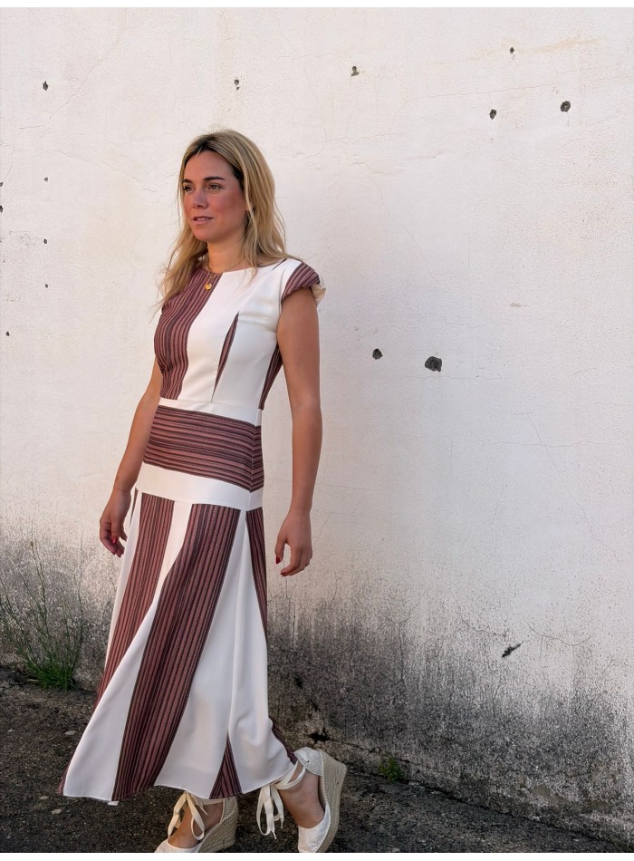 Midi dress with fitted waist and flowing fabric