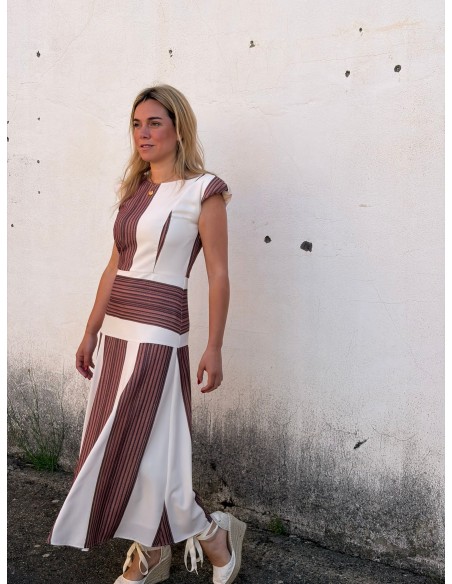 Robe midi avec taille ajustée et tissu fluide