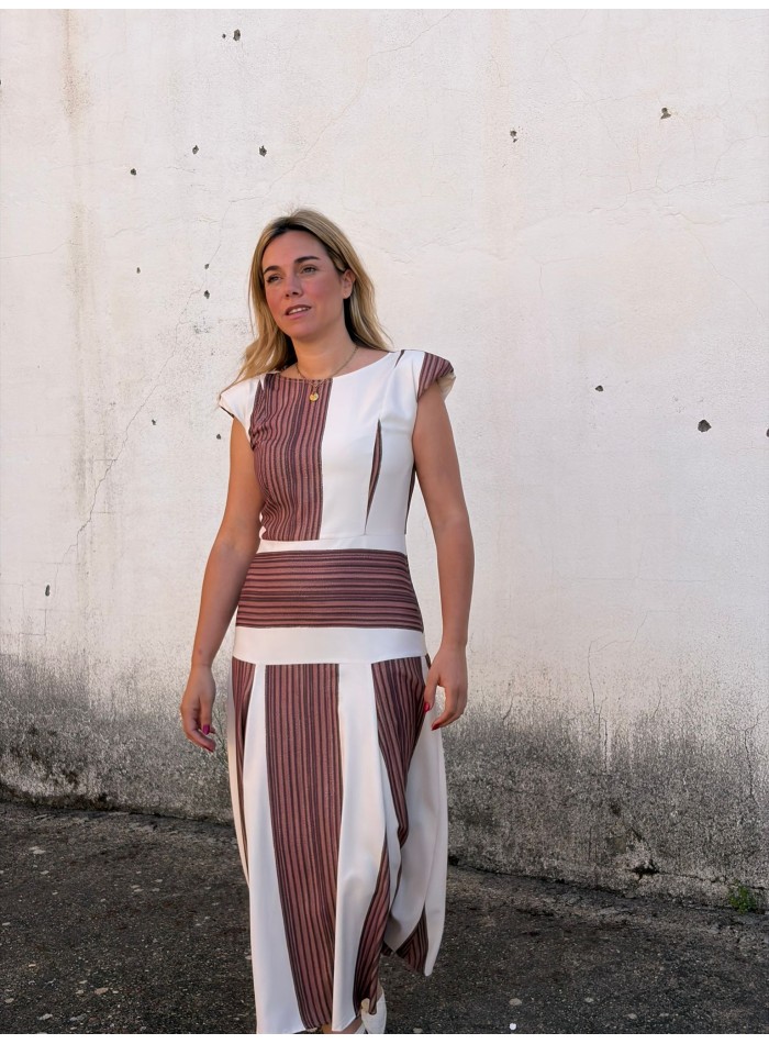Midi dress with fitted waist and flowing fabric