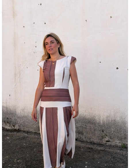 Robe midi avec taille ajustée et tissu fluide