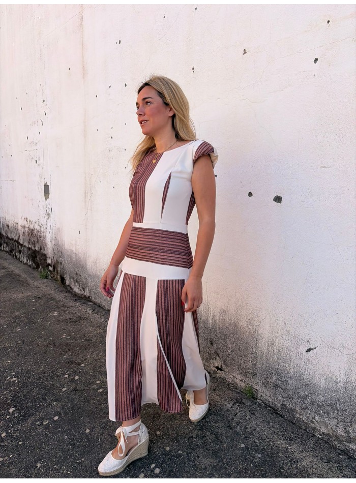 Robe midi avec taille ajustée et tissu fluide