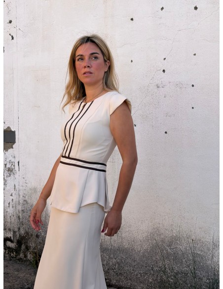 Midi guest dress with light fabric and ruffle detail