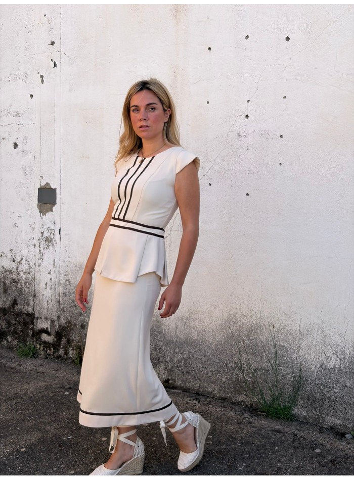 Vestido de invitada midi con tejido ligero y...