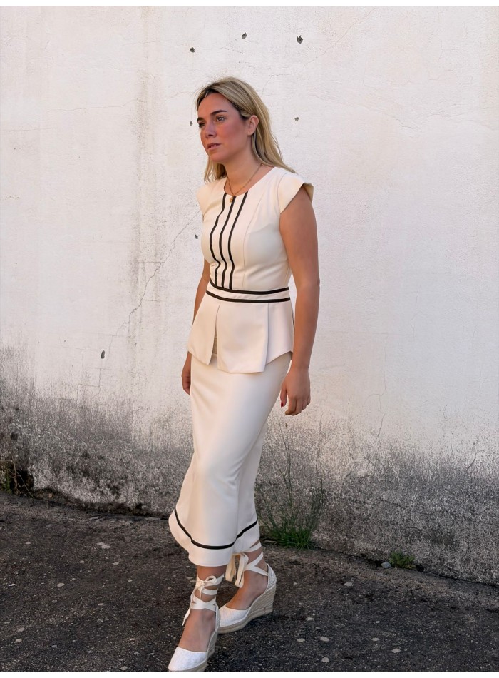 Midi guest dress with light fabric and ruffle...