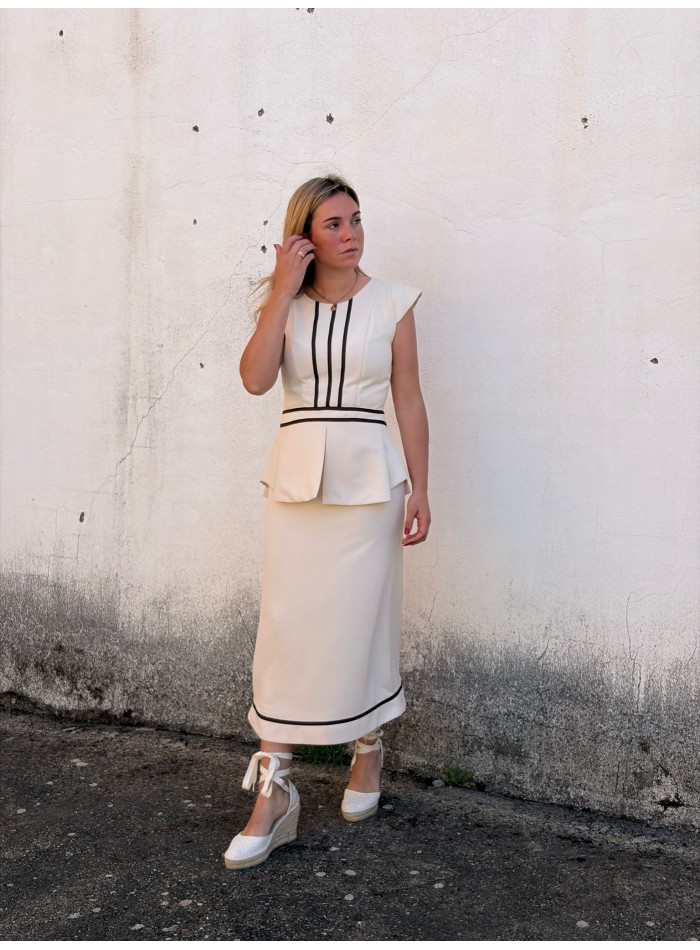 Robe d'invité midi en tissu léger et à volants